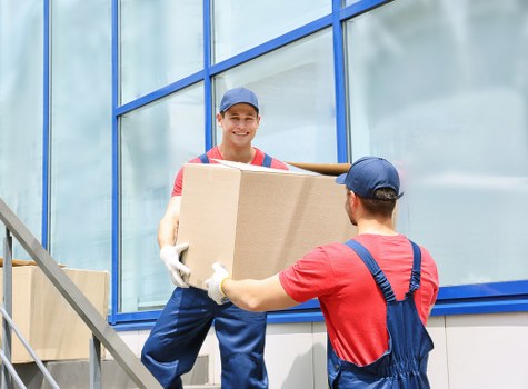 Man and van moving service in Stjohnswood handling household items